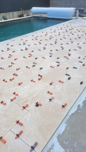 Photo de galerie - Pose carrelages travertin