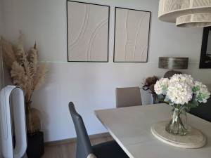 Photo de galerie - Fixation de tableau avec équipement laser
