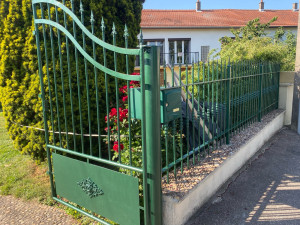 Photo de galerie - Mise en peinture de grilles, portails, balcons 