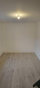 Photo de galerie - Montage de l’ossature métallique pour plaques de plâtre,

Isolation des murs avec laine de verre,

Pose et fixation du placoplâtre,

Application de l’enduit de finition,

Peinture complète des surfaces.

Pose sol stratifié flottante,

Pose plinthe