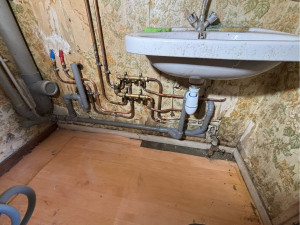 Photo de galerie - Plomberie sanitaire et évacuation avec pose de lavabo