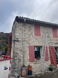 Photo de galerie - Pose de gouttière en zingue 