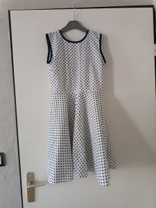 Photo de galerie - Petite robe dos nu