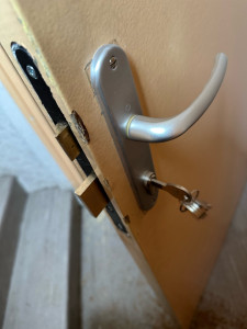 Photo de galerie - Remplacement ensemble béquille + serrure + cylindre 