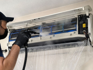 Photo de galerie - J'entretien et nettoie en profondeur les climatisations : supprime les bactéries,
 allergènes, et assainissement de l'air. 
Optimisation et réduction de la consommation énergétique. 
