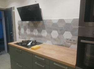 Photo de galerie - Pose credance carreaux hexagonale 