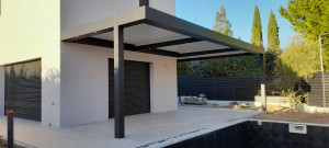 Photo de galerie - Pose pergola bioclimatique 