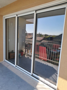 Photo de galerie - Pose de coulissant avec volet roulant traditionnel 