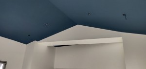 Photo de galerie - Peinture intérieure, plafond bleu 