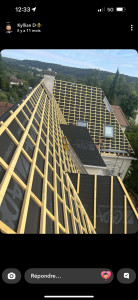 Photo de galerie - Rénovation de cette toiture en tuiles plates, renforcement de charpente effectués, pose d’un écran hPV, changement de VELUX ainsi que de nouveaux liteaux 