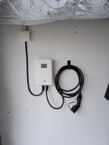 Photo de galerie - Pose WALLBOX et Green Up avec raccordement électrique au tableau 