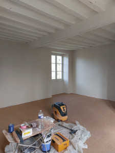Photo de galerie - Enduit des murs, ponçage et mise en peinture 