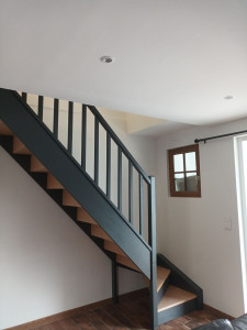 Photo de galerie - Création trémie et pose escalier mise en peinture finale 