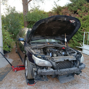 Photo de galerie - Grosse remise en état après casse de poulie damper . 
véhicule amiral de la marque , un bel exemplaire de E61 , en 530 xda . 
sur ce genre de véhicule que j'affectionne,  mon investissement est total , je suis passionné avant tout . 
