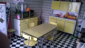 Photo de galerie - Refection complète d'une cuisine.
pose d'un sol en lino
enlèvement et pose de papier peint
peinture sur plafond
