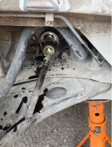 Photo de galerie - Remplacement d’un cardan avec nettoyage de la zone de travail