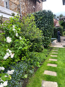 Photo de galerie - Notre experience permet de mettre en valeur votre jardin pour qu'il devienne un lieu de vie agréable 