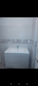 Photo de galerie - Installation d'un meuble vasque et robinet 