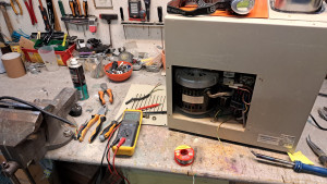 Photo de galerie - Réparation d'une trancheuse à  pain.