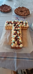 Photo de galerie - Gâteaux sablé avec ganache chantilly vanille mascarpone,fruit rouge et guimauve .