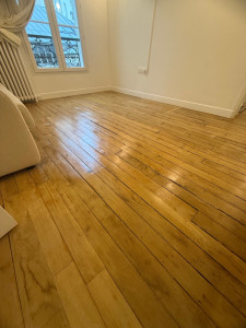 Photo de galerie - Mise en cire d'un parquet