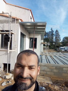 Photo de galerie - Une casquette d'une villa monter et souder