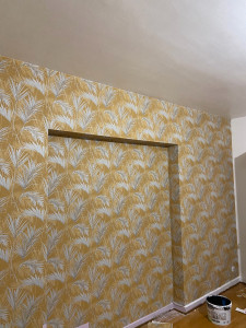 Photo de galerie - Poser de  papier peint sur le mur 
