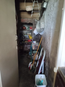 Photo de galerie - Avant - Arrière cuisine sous escalier à transformer en WC
