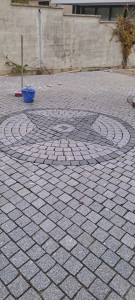 Photo de galerie - Pose de pavés sur une allée de l’entrée de parking et la cour