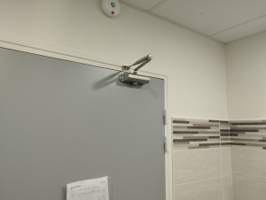 Photo de galerie - Pose d'un ferme porte