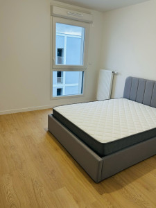 Photo de galerie - Pose de parquet, peinture et montage de lit