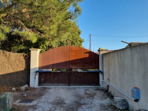 Photo de galerie - Installation d’une Motorisation portail sur un portail existant 