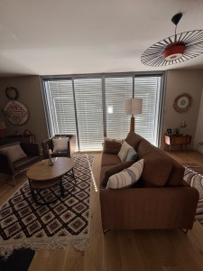 Photo de galerie - Entretien chez des particuliers du côté de Surgères nettoyage/dépoussiérage du grand salon plus entretien nettoyage des baie vitrée intérieur/extérieur. 