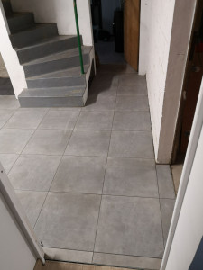 Photo de galerie - Pose standard de carrelage en sous-sol d'habitation. 