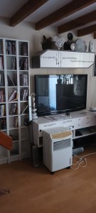 Photo de galerie - Montage de meubles à DVD installation du meuble au dessus de la télévision et installation de la télévision 