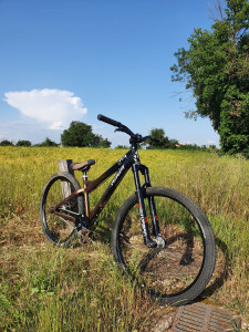Photo de galerie - Rayonnage d une nouvelle roue avant ,ainsi que remplacement du système de freinage arrière sur ce dirt