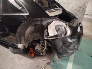 Photo de galerie - Changement de la fusee d'amortisseur ARG + roulement ARG + aile ARG + parchoc arriere 