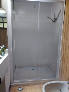 Photo de galerie - Création de douche àvec parois coulissante 