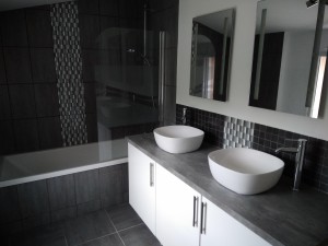 Photo de galerie - Rehabilitation complete d'une salle de bain faience, sol, elec, plomberie, sanitaires