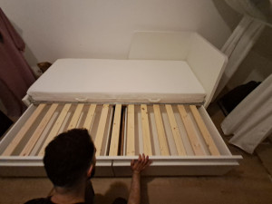 Photo de galerie - Montage lit Ikea une place extensible en 2 places avec tiroirs en dessous