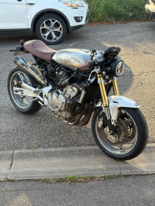 Photo de galerie - Création café racer sur base épave 