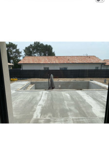 Photo de galerie - Montage piscine en bloc + terrasse  béton autour 