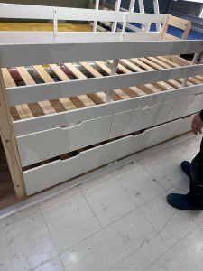 Photo de galerie - Montage lit superposé à tiroirs 