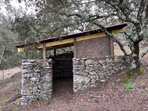 Photo de galerie - Abri pour âne sur ancienne ruine en pierre 