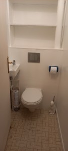 Photo de galerie - Installation d’un wc suspendu plomberie et étagères 