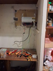 Photo de galerie -  Bonjour  d'artisanat dans le bâtiment ie vous propose mes services pour tout travaux d'électricité,plomberie.et tout autres travaux
N'contacterhésitez pas à me