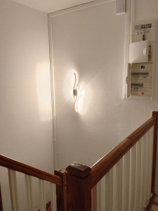 Photo de galerie - Pose d'un luminaires dans un couloir 
