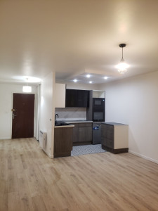 Photo de galerie - Cuisine parquet enduit peinture