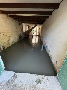 Photo de galerie - Espace en cours d’aménagement destiné à accueillir la future zone de plonge d’un restaurant.