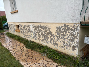 Photo de galerie - Réparation du mur du soubassement avant mise en peinture